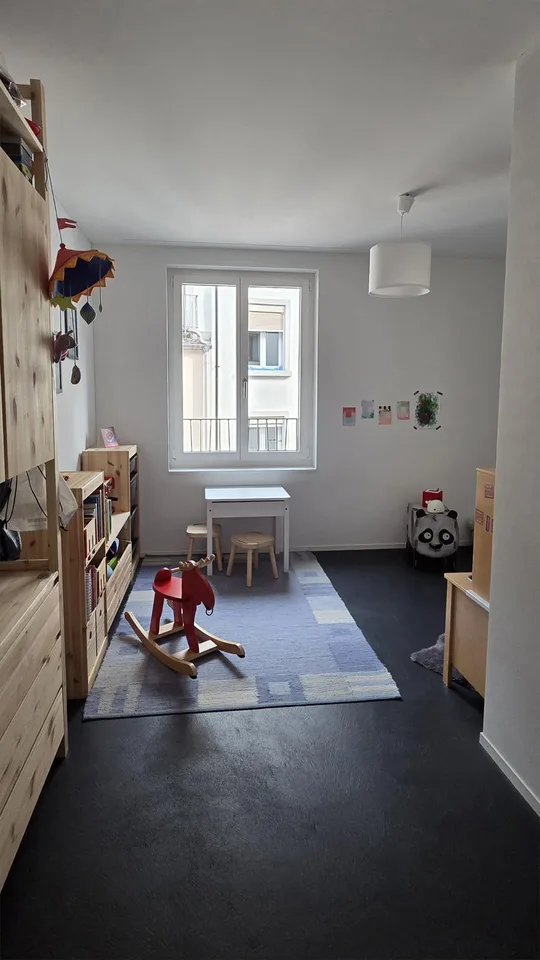 Hell, modern und zentral –  3.5-Zimmer-Wohnung mit Balkon