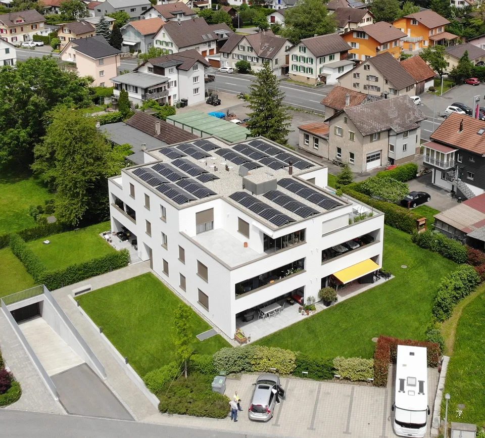 Grosszügige, ruhige 4 1/2 Zi. Wohnung im 1.OG