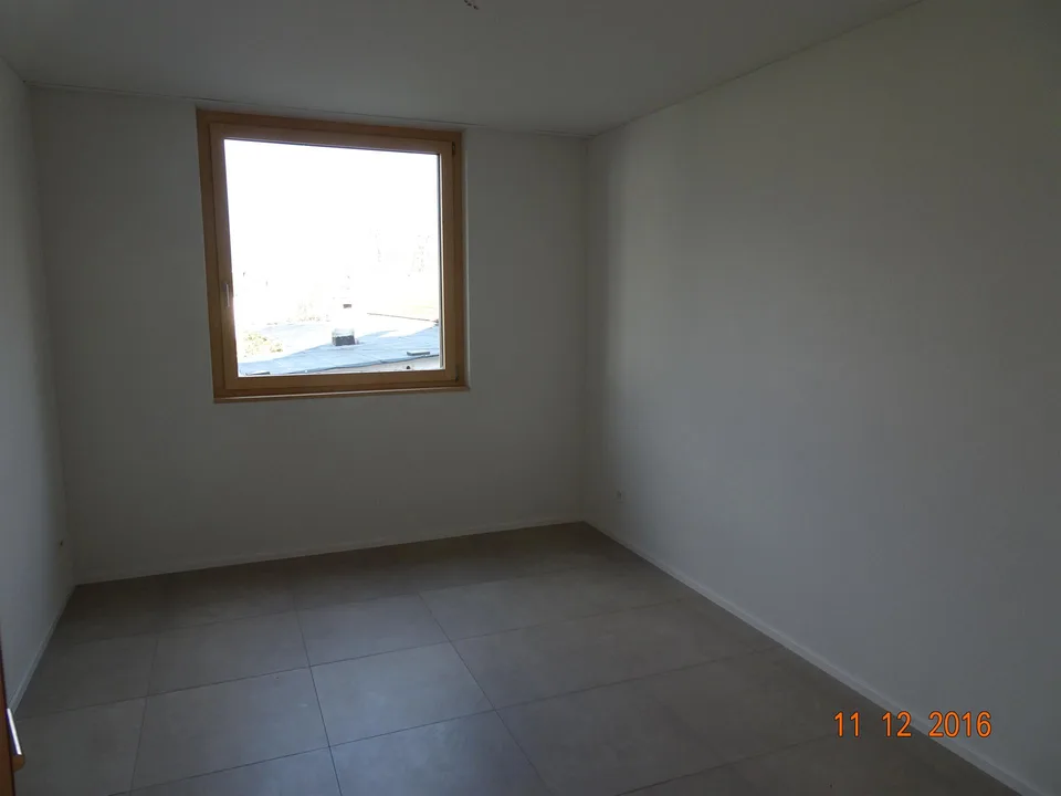 Grosszügige, ruhige 4 1/2 Zi. Wohnung im 1.OG