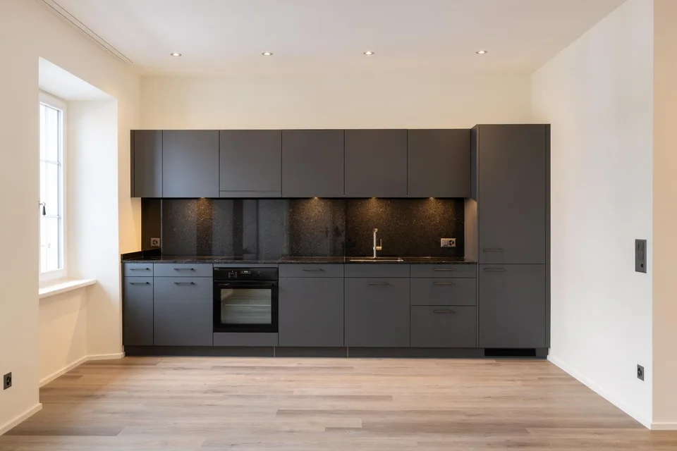 Moderne 2.5-Zimmer-Langzeit-Ferienwohnung im Dorfkern von Näfels