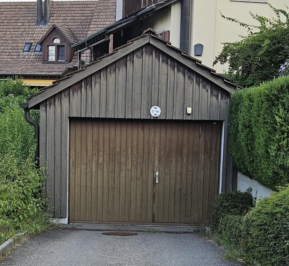 Autoparkplatz in Tiefgarage zu vermieten / Hedingen