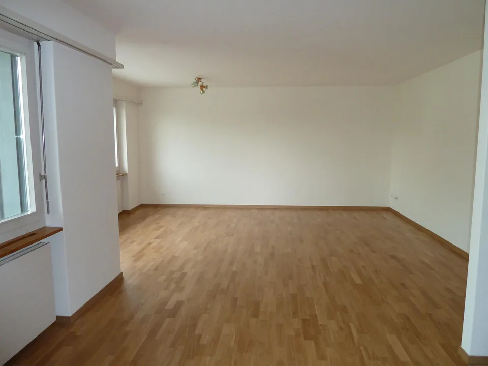 Sanierte 3.5-Zimmerwohnung im Dorfkern Spreitenbach