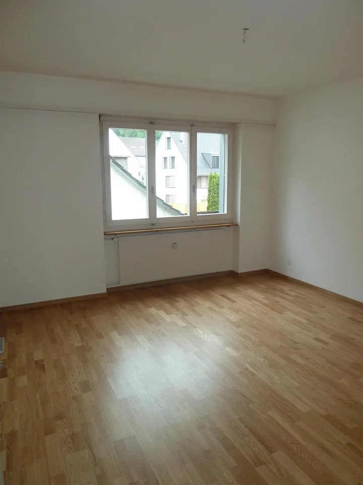 Sanierte 3.5-Zimmerwohnung im Dorfkern Spreitenbach