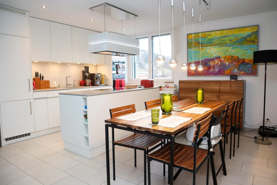 helle und moderne 4½-Zimmer-Wohnung an zentraler Lage