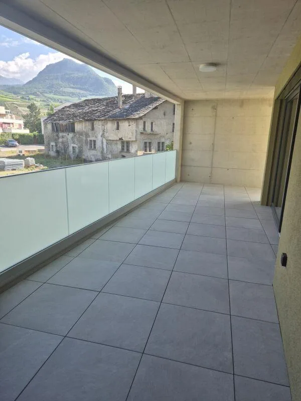 Appt neuf de 2.5 pces avec grand balcon, Uvrier