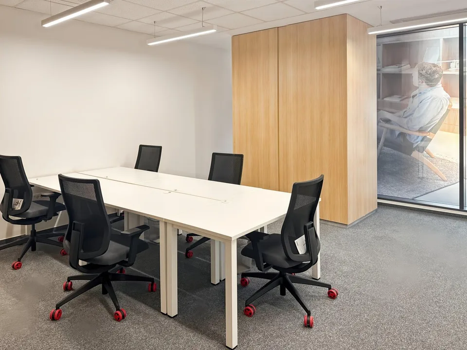 Privater Büroraum für 40 in Regus Spoom Kriens