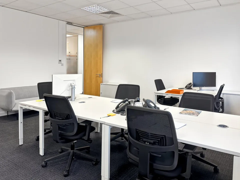 Bureau design pour 25 à Spaces Nations
