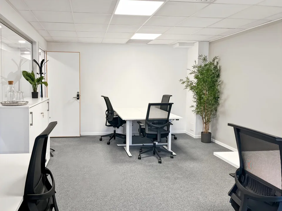 Büroräume für 50 in Spaces Grosspeter Tower
