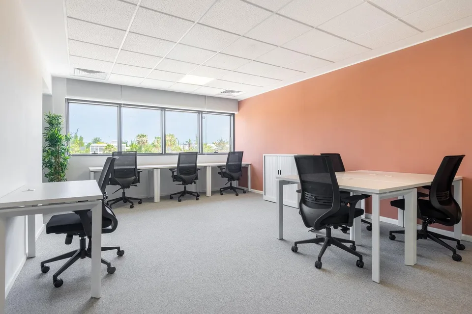 Büroräume für 25 in Spaces Grosspeter Tower