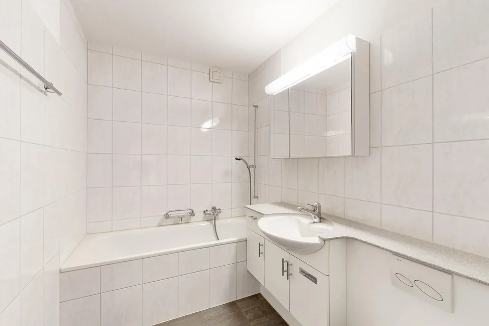 Bright apartment with great views of the green!