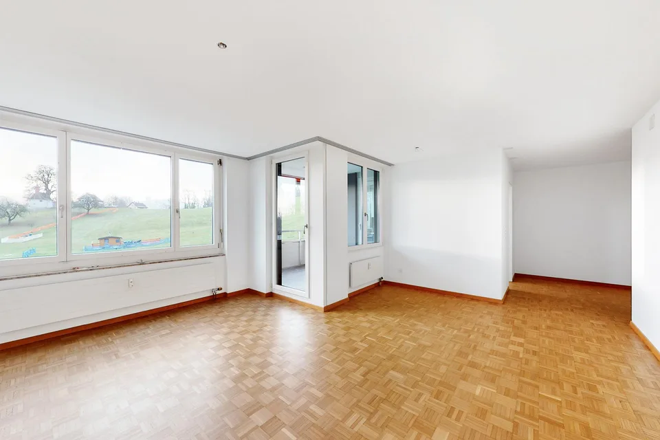 Bright apartment with great views of the green!