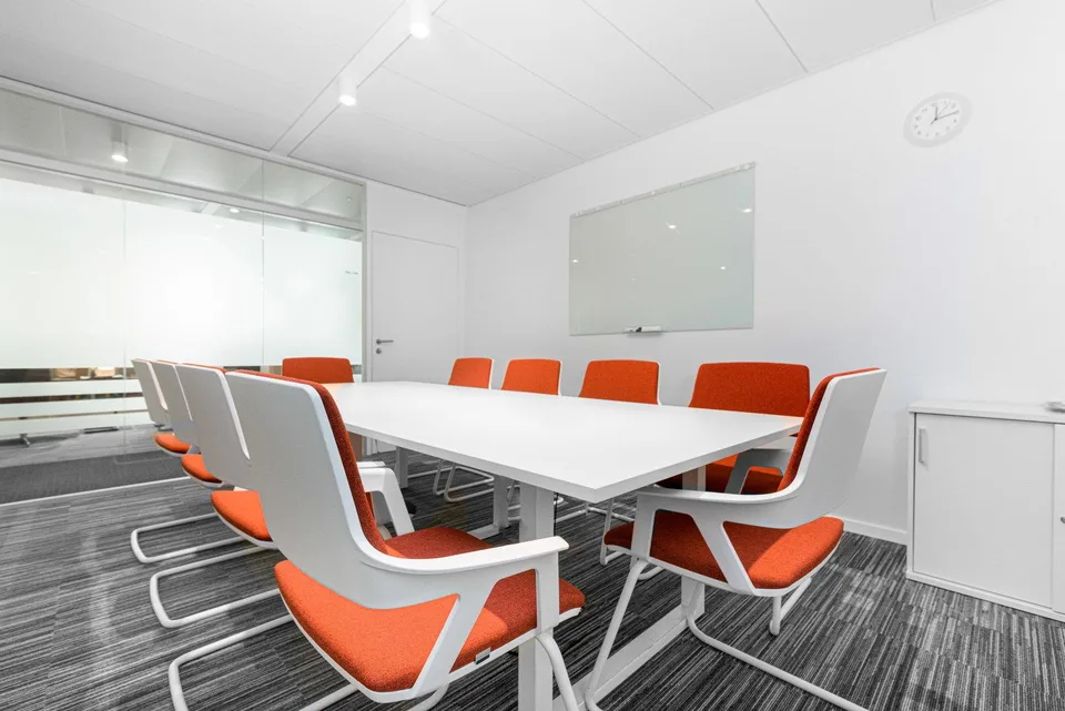 Bureau privé pour 40 à Regus Rhone 8