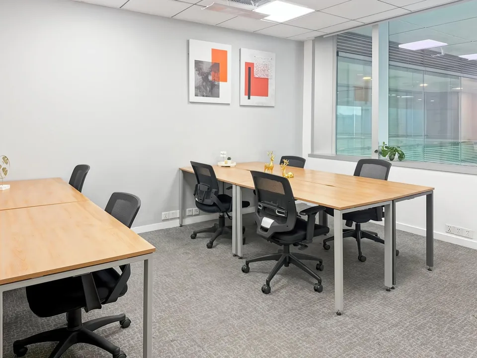 Bureau privé pour 40 à Regus Rhone 8