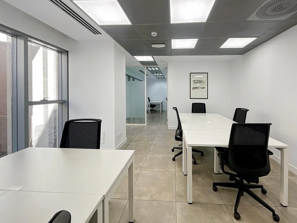 Bureau privé pour 20 à Regus Rhone 8
