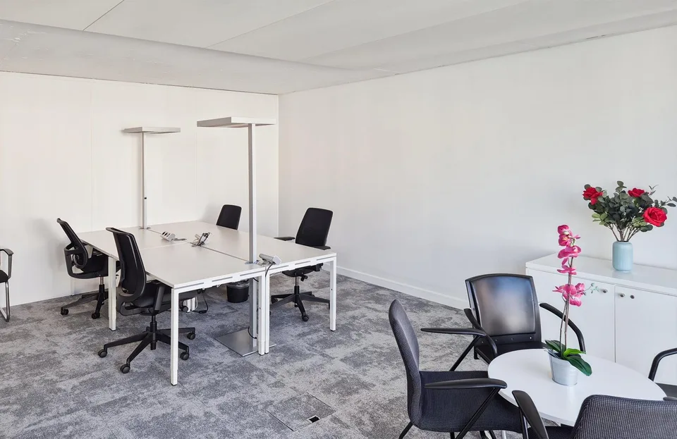 Bureau privé pour 30 à Regus City Flon