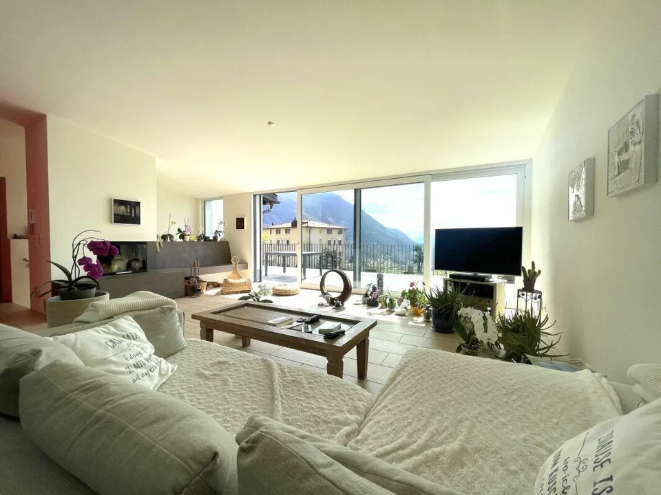 Villa unifamiliare con vista lago