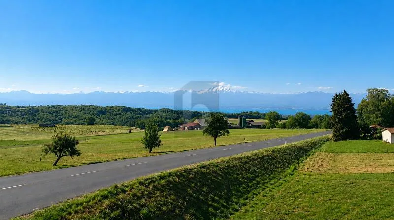 MAGNIFIQUE SPACIEUX ET VUE PANORAMIQUE SUR LE LAC