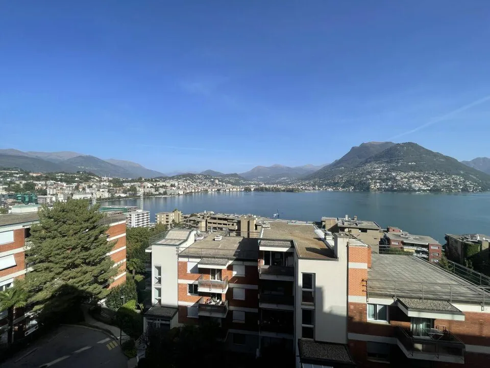 Spacieux appartement avec vue panoramique et piscine