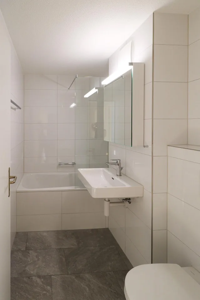 Helle Dachwohnung mit Galerie / App. mansardé lumineux avec galerie – photo 7 of 10