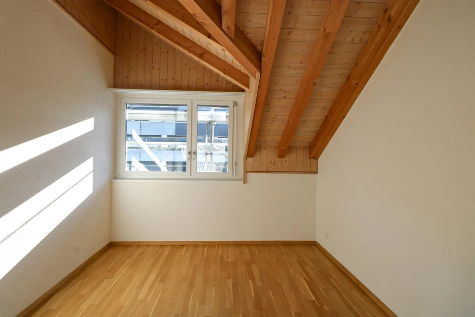 Helle Dachwohnung mit Galerie / App. mansardé lumineux avec galerie – photo 6 of 10