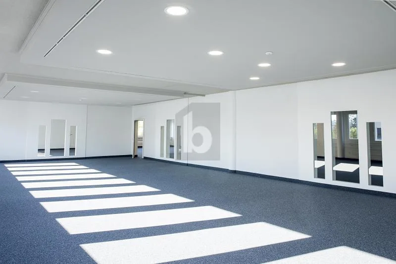 GROSSZÜGIG MIT VIELEN TIEFGARAGENPARKPLÄTZEN