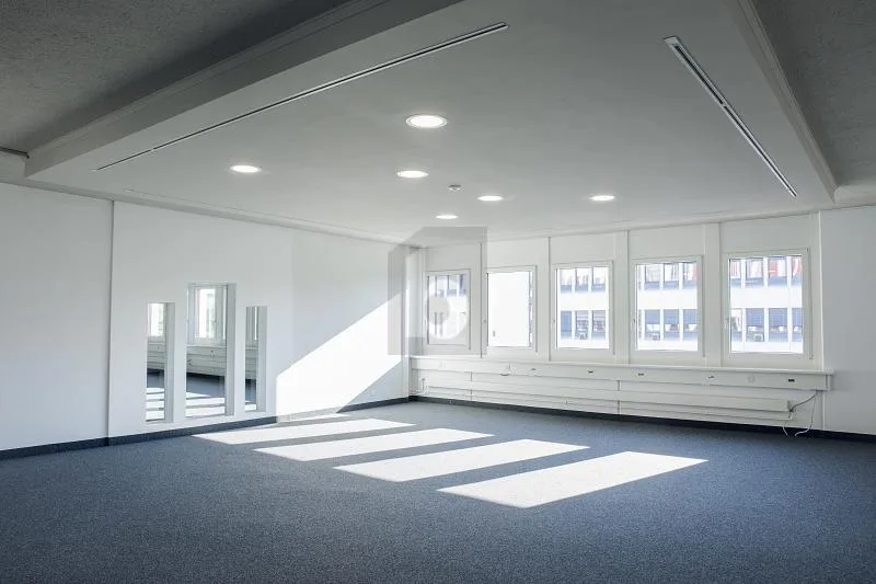 GROSSZÜGIG MIT VIELEN TIEFGARAGENPARKPLÄTZEN