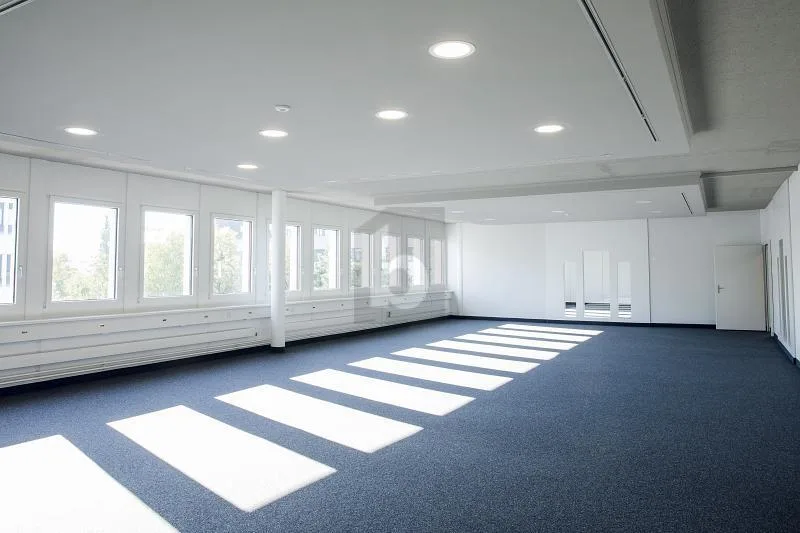 GROSSZÜGIG MIT VIELEN TIEFGARAGENPARKPLÄTZEN