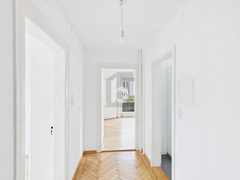 RUHIG UND ZENTRAL MIT BALKON