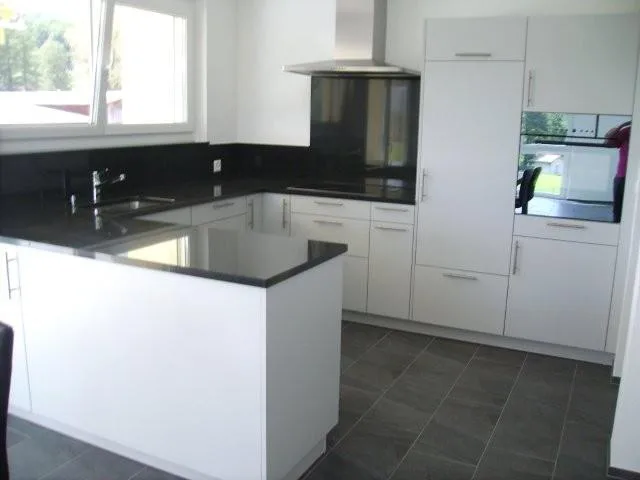 neuwertige 4 1/2 Zimmerwohnung mit Balkon (1. OG)
