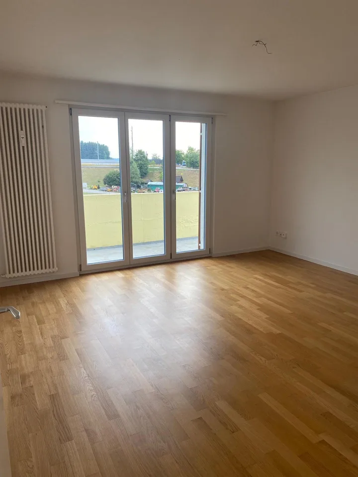 sonnige 4 Zimmer Wohnung auf dem Land