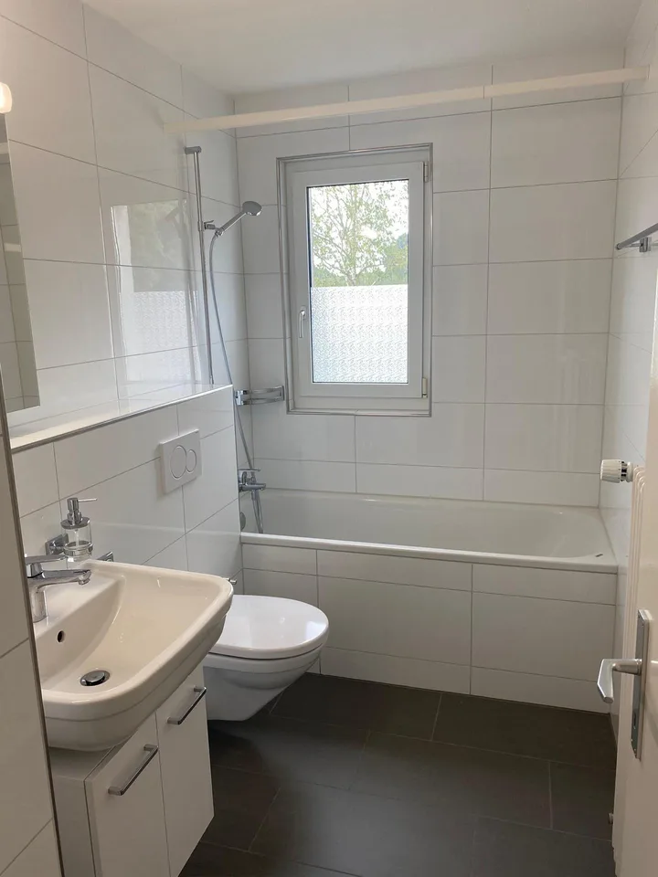 sonnige 4 Zimmer Wohnung auf dem Land
