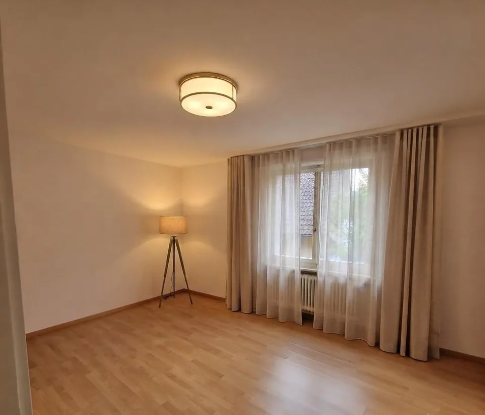 Stadtleben und Ruhe vereint: Attraktive 2.5-Zimmerwohnung mit Balkon in 8003 Zürich
