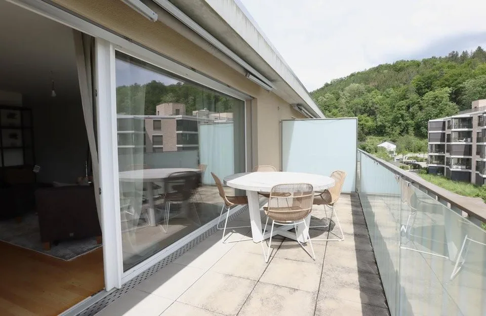 Appartement moderne en attique avec tour de lavage privée – photo 8 sur 12