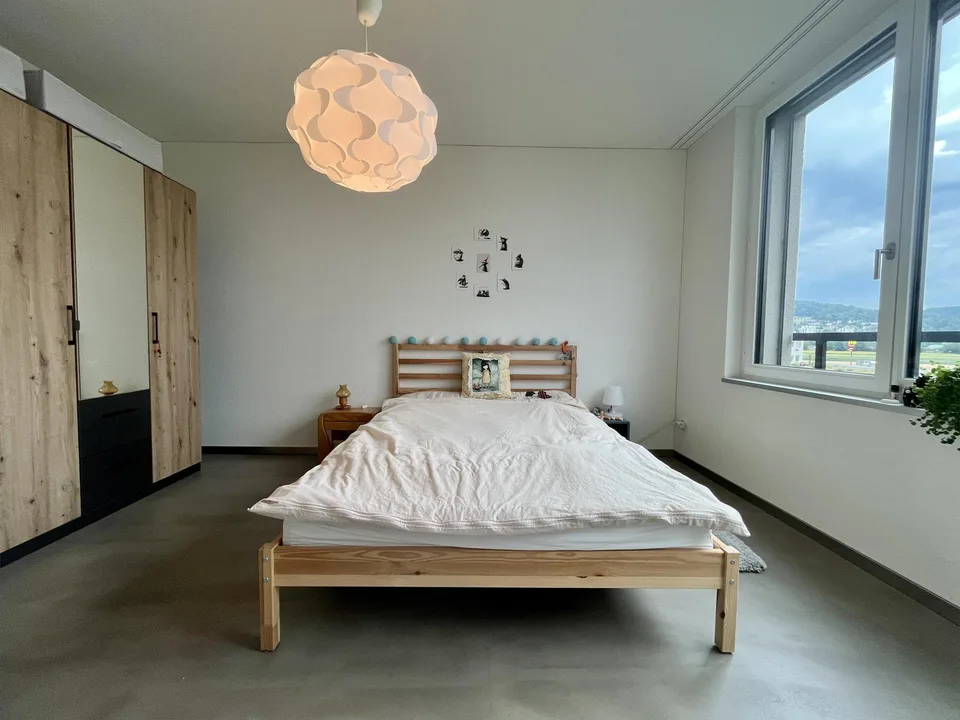 Grosse, moderne, helle 3.5 Zi Wohnung möbliert nahe an Zürich