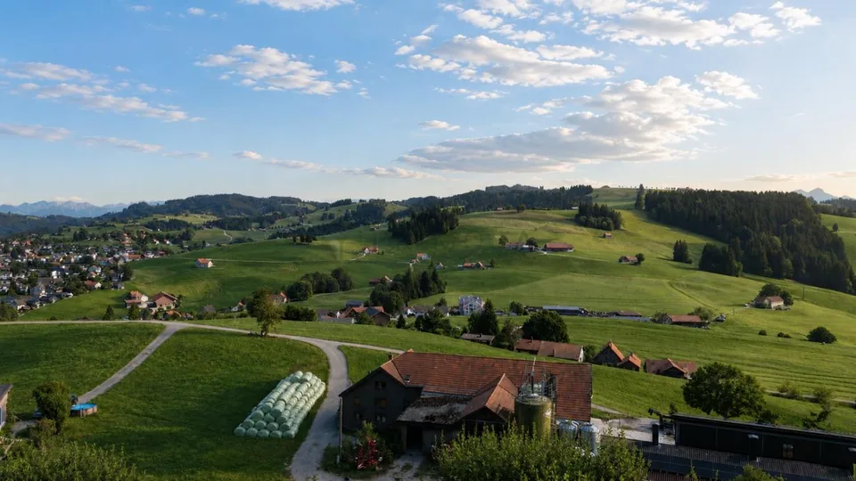 Traumhafte Aussicht, sonnige Lage und viel Potenzial in Speicher