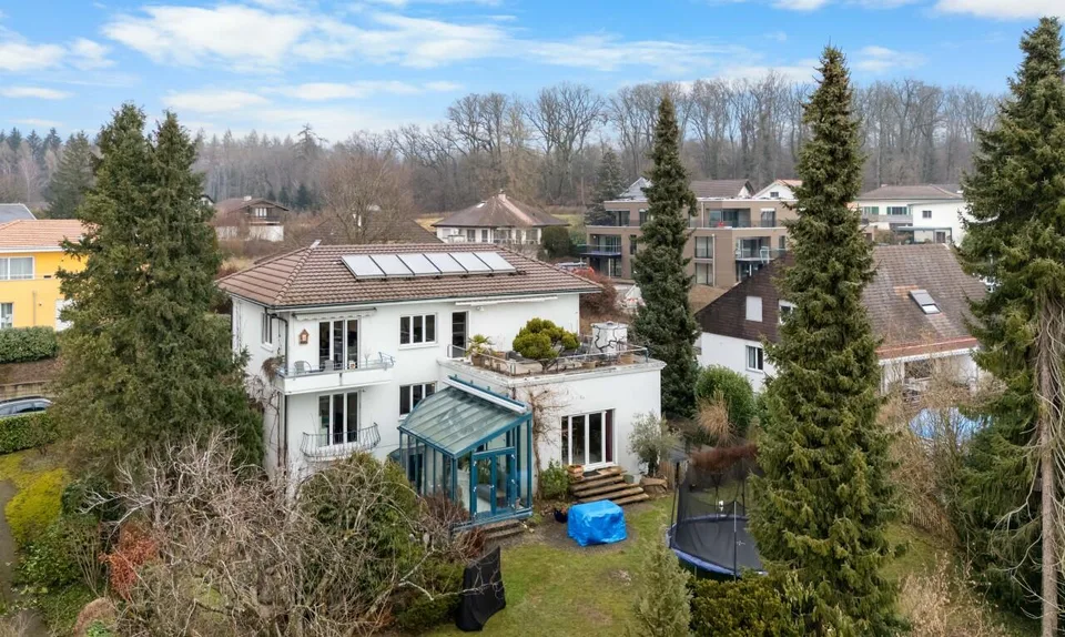 Grosses Mehrgenerationenhaus mit Gartenparadies und Wintergarten