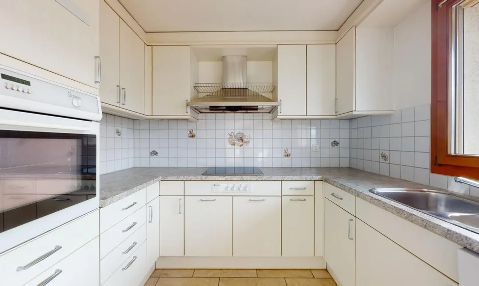 Elegant 4-room apartment with winter garden and parking space