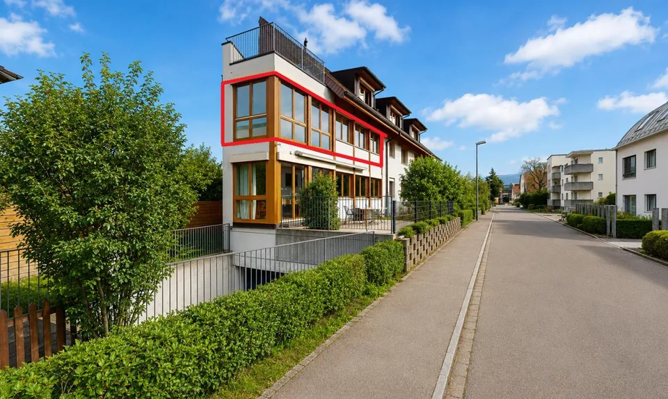 Elegante 4-Zimmerwohnung mit Wintergarten und Einstellplatz