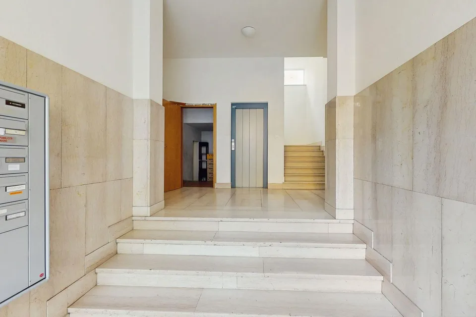 Einzimmer auf der letzten Etage in strategischer Lage – Foto 7 von 7