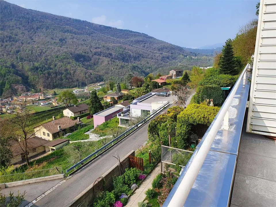 Schönes Reihenhaus mit 3 Etagen und Garten in Monteggio - Ponte