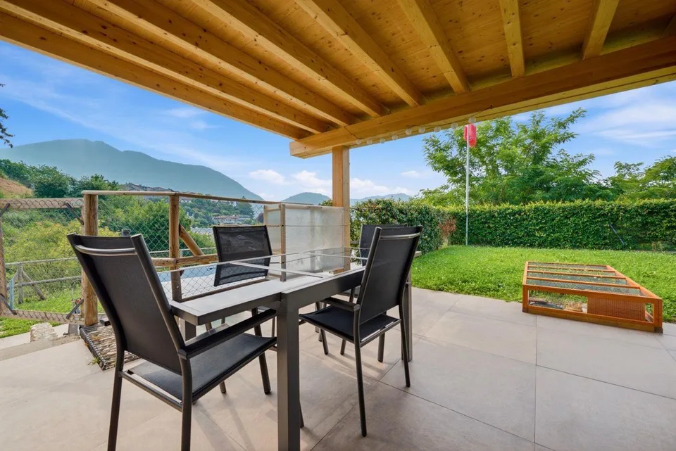 Elegante Villa Contemporanea con ampio giardino, piscina e terrazze...