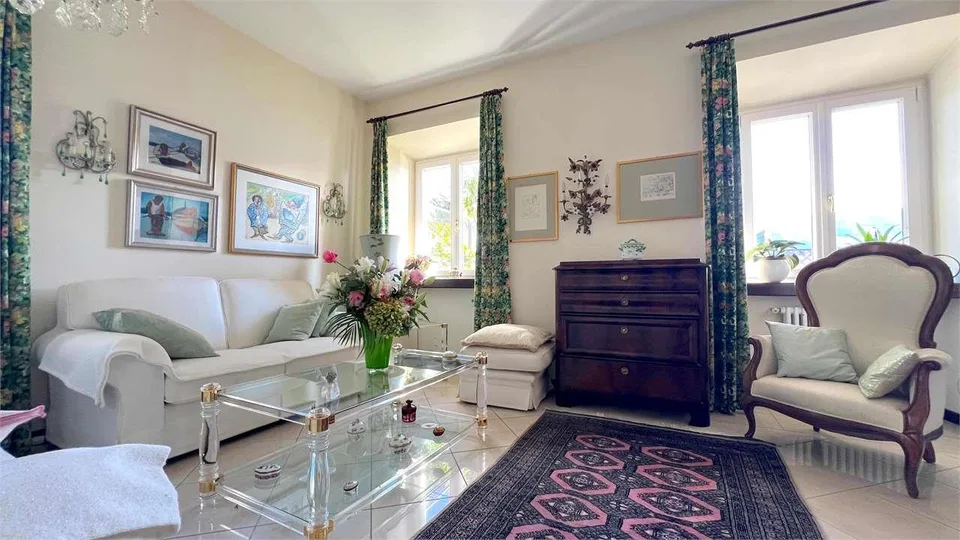 Brissago - Mediterraneische Villa mit Seeblick