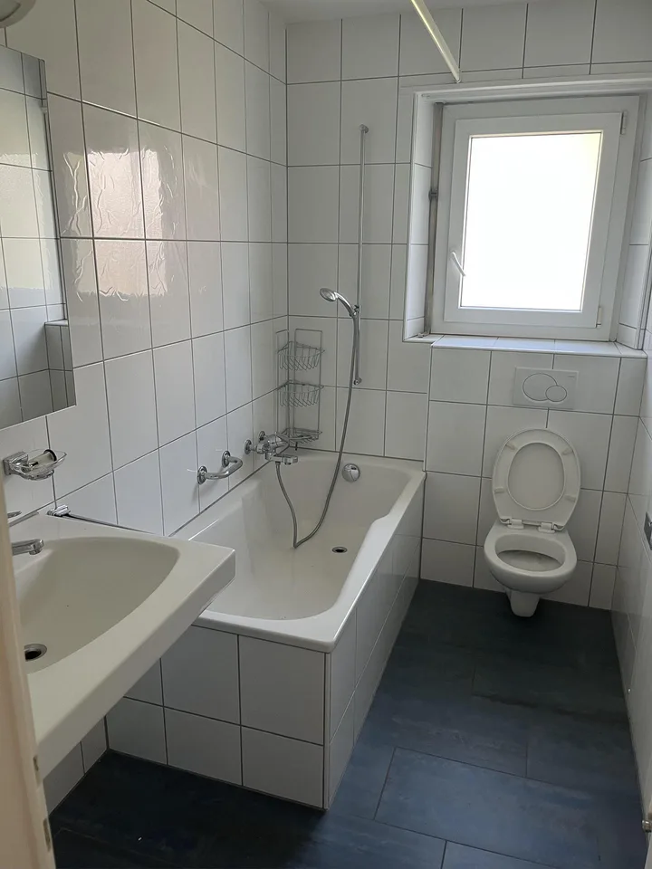 Altbau-Charme an zentraler Lage!