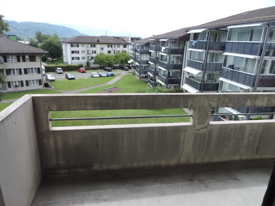 4.5-Zimmer-Familienwohnung mit Balkon im 1. OG