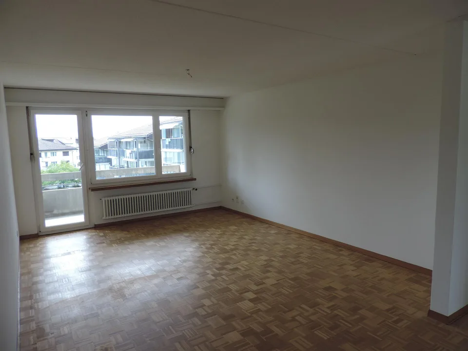 4.5-Zimmer-Familienwohnung mit Balkon im 1. OG