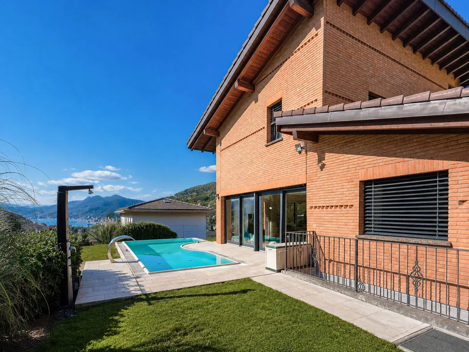 Casa unifamiliare con giardino e piscina a Bioggio
