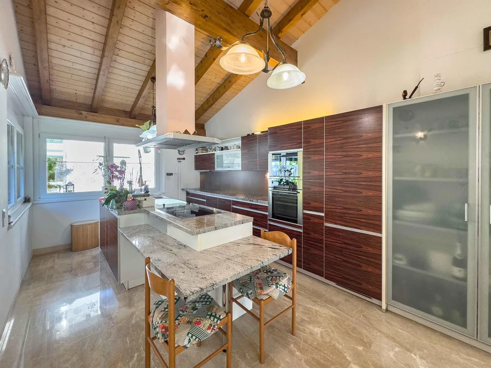 Casa unifamiliare con giardino e piscina a Bioggio