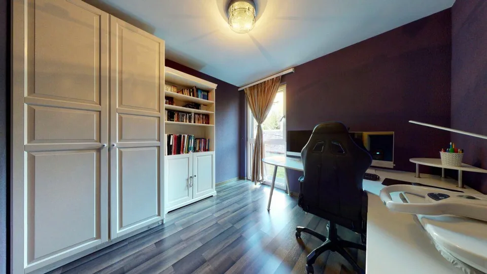 stilsichere 4.5-Zimmer-Gartenwohnung mit Einstellhallen- und Aussenabstellplatz – Foto 9 von 12
