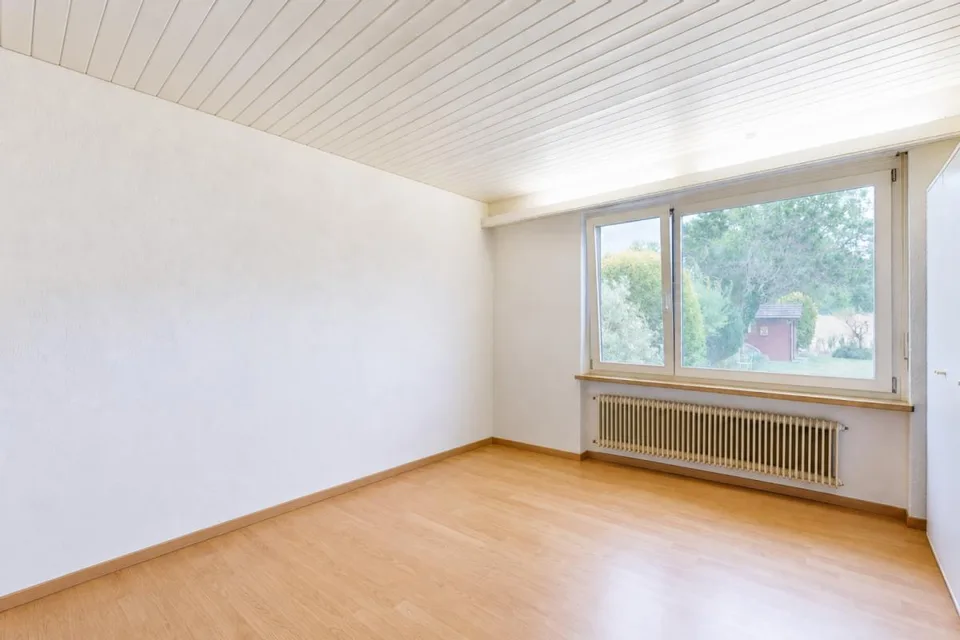 Well-maintained single-family house in a unique location – photo 12 of 26