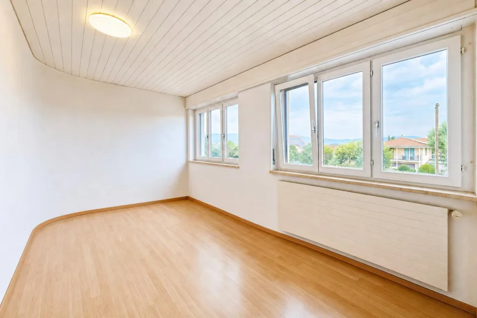 Well-maintained single-family house in a unique location – photo 11 of 26